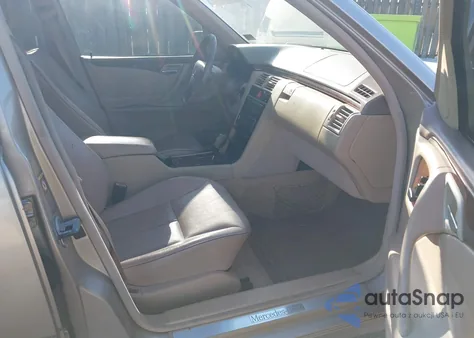 2001 Mercedes-Benz E 320 z USA, uszkodzony, nr VIN WDBJF65J51B196187